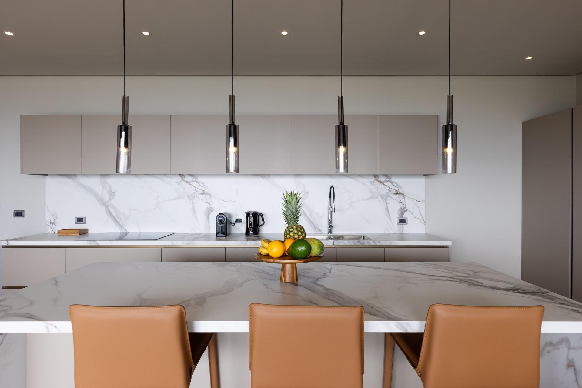 Contemporary Ocean‑View Apartment with Marble‑Veined Waterfall Island & Panoramic Glass Terrace