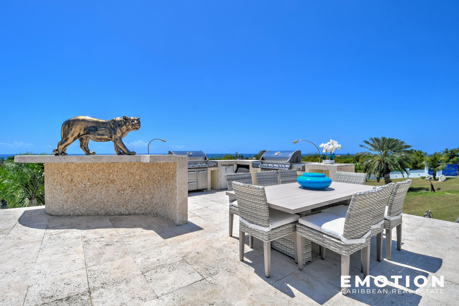 Exceptional Sea View Estate - 971 m² + 10,000 m² of Land