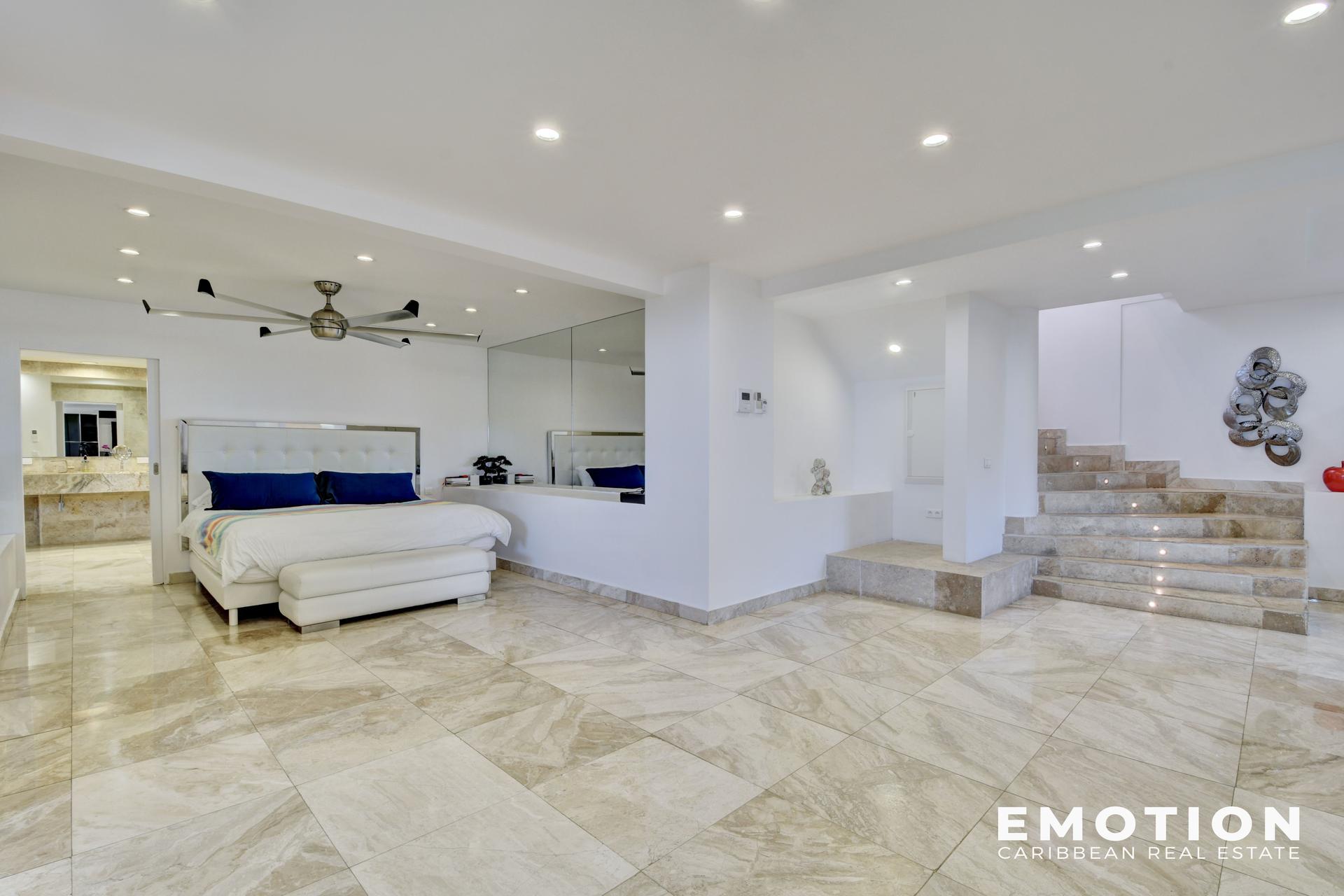 Exceptional Sea View Estate - 971 m² + 10,000 m² of Land