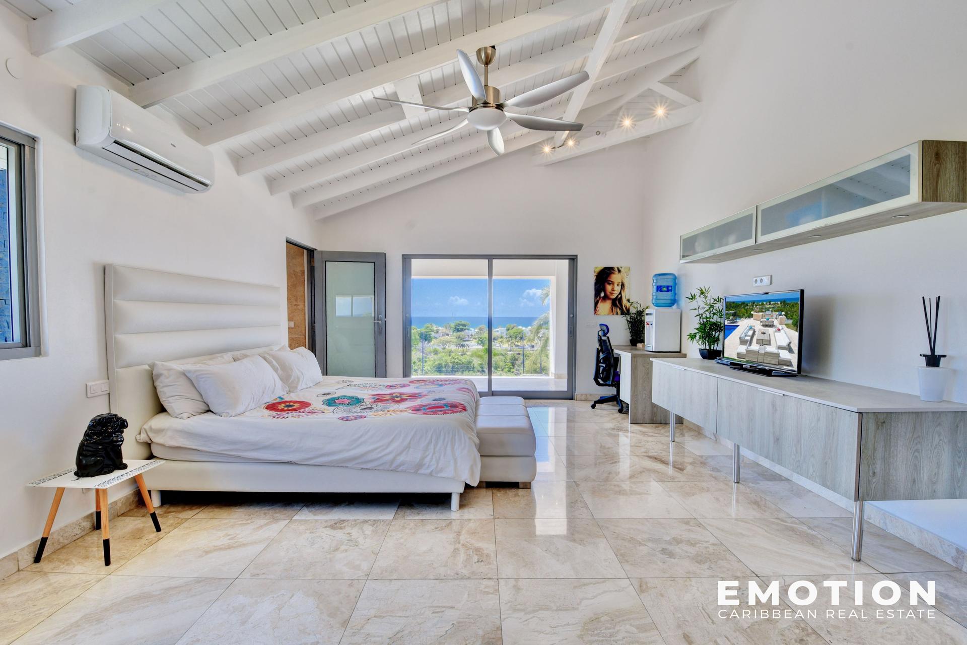 Exceptional Sea View Estate - 971 m² + 10,000 m² of Land