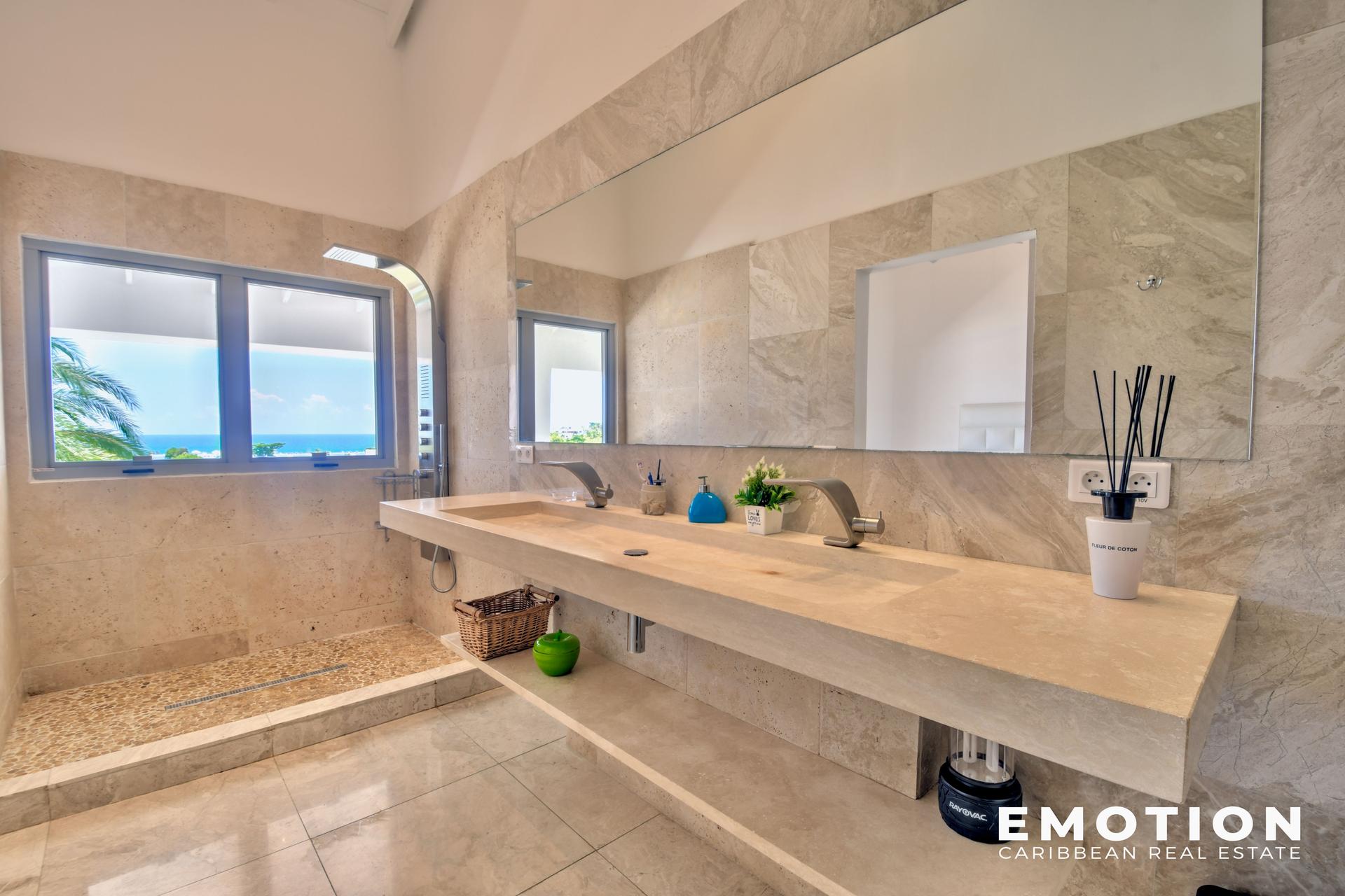 Exceptional Sea View Estate - 971 m² + 10,000 m² of Land