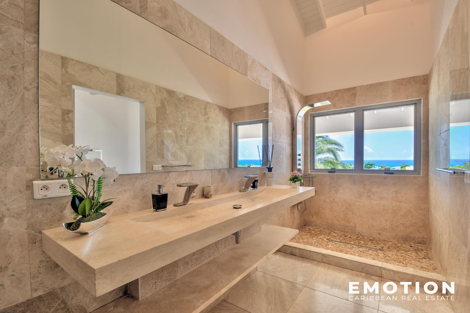 Exceptional Sea View Estate - 971 m² + 10,000 m² of Land