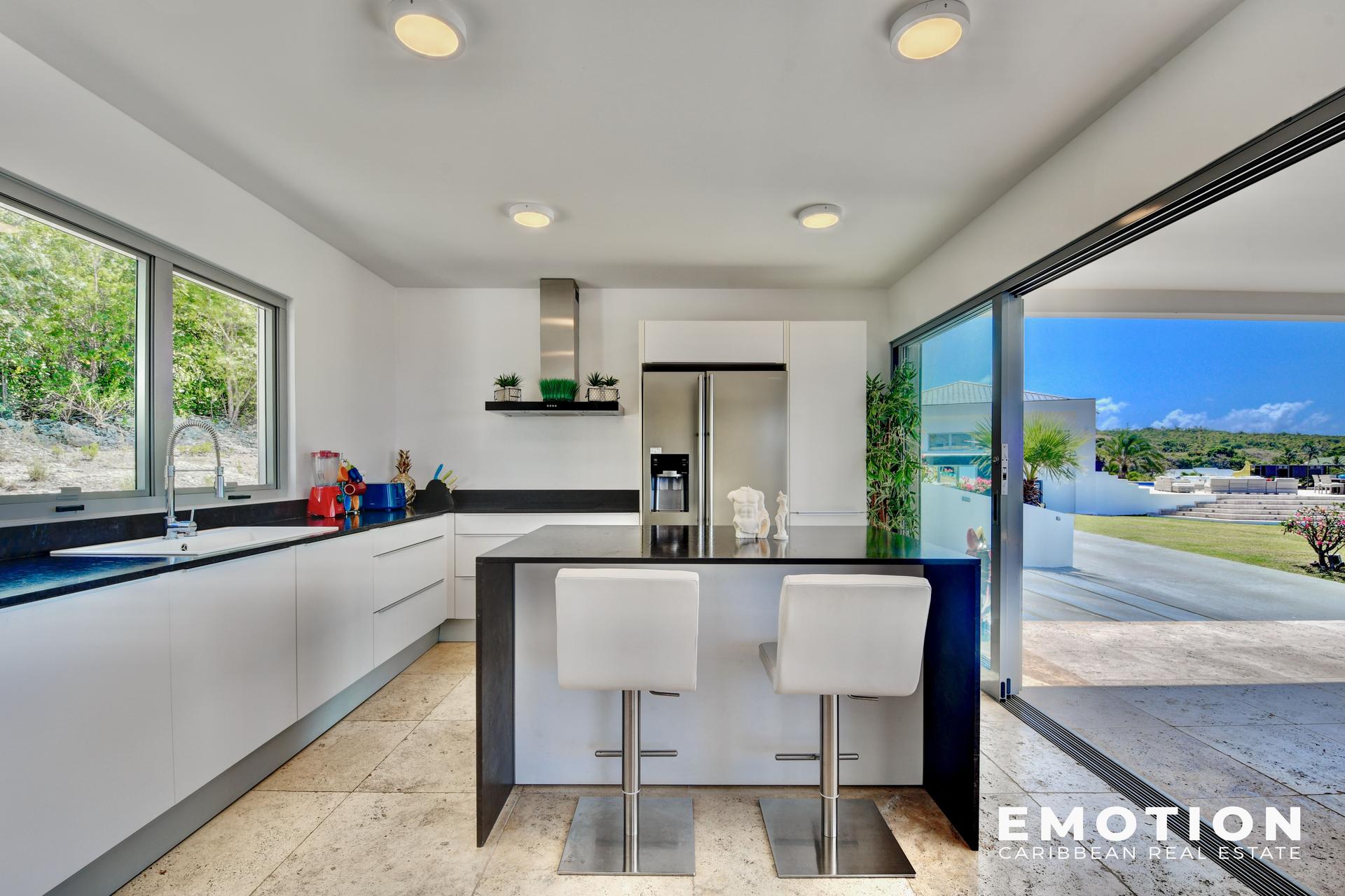 Exceptional Sea View Estate - 971 m² + 10,000 m² of Land