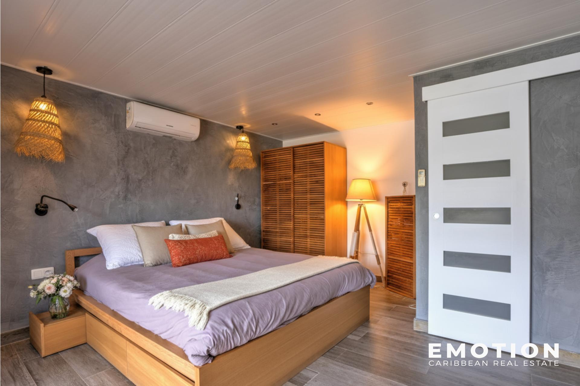 REAL ESTATE COMPLEX – 358 m² + Terraces and Pools Oyster Pond / Saint-Martin