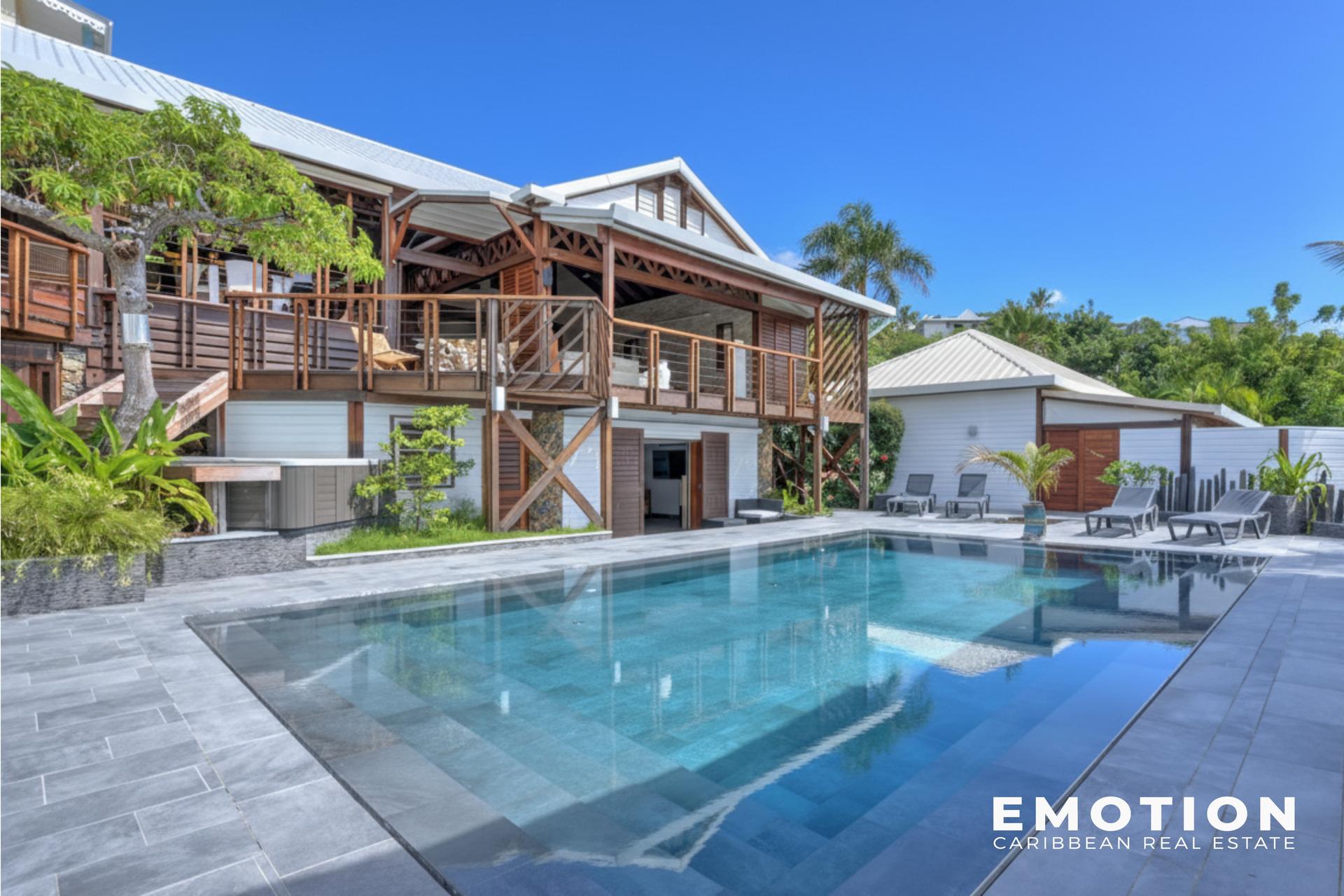 REAL ESTATE COMPLEX – 358 m² + Terraces and Pools Oyster Pond / Saint-Martin