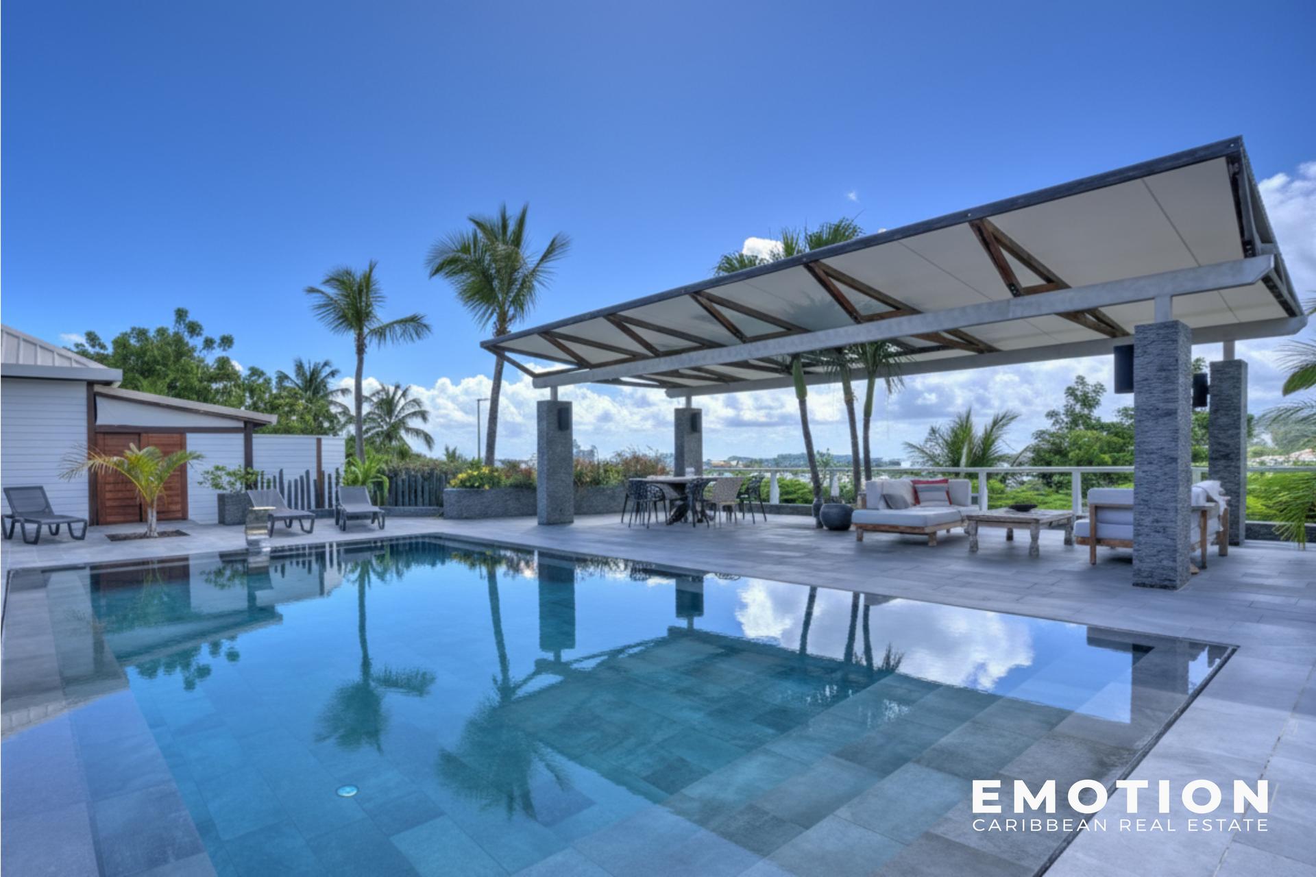 REAL ESTATE COMPLEX – 358 m² + Terraces and Pools Oyster Pond / Saint-Martin