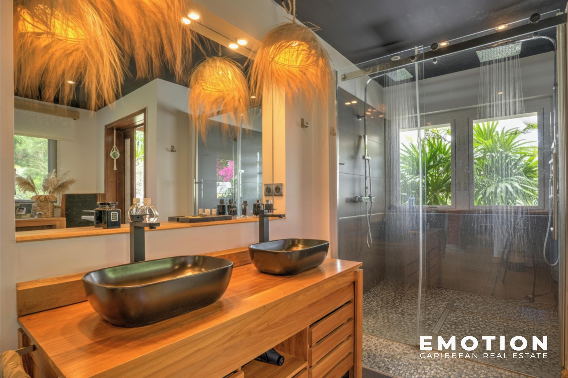 REAL ESTATE COMPLEX – 358 m² + Terraces and Pools Oyster Pond / Saint-Martin