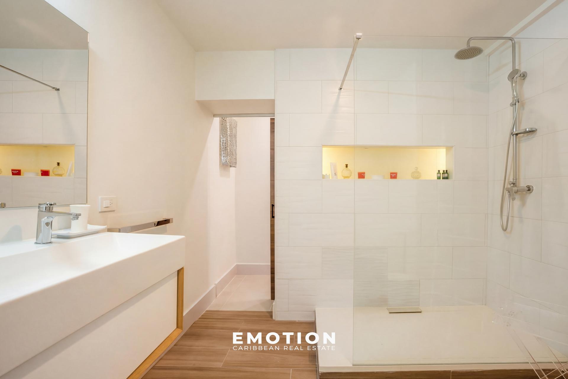 Sea view apartment 160 m² fully renovated